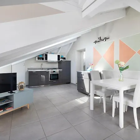 Mansarda - Maggiore Estate By Ginin Appartement